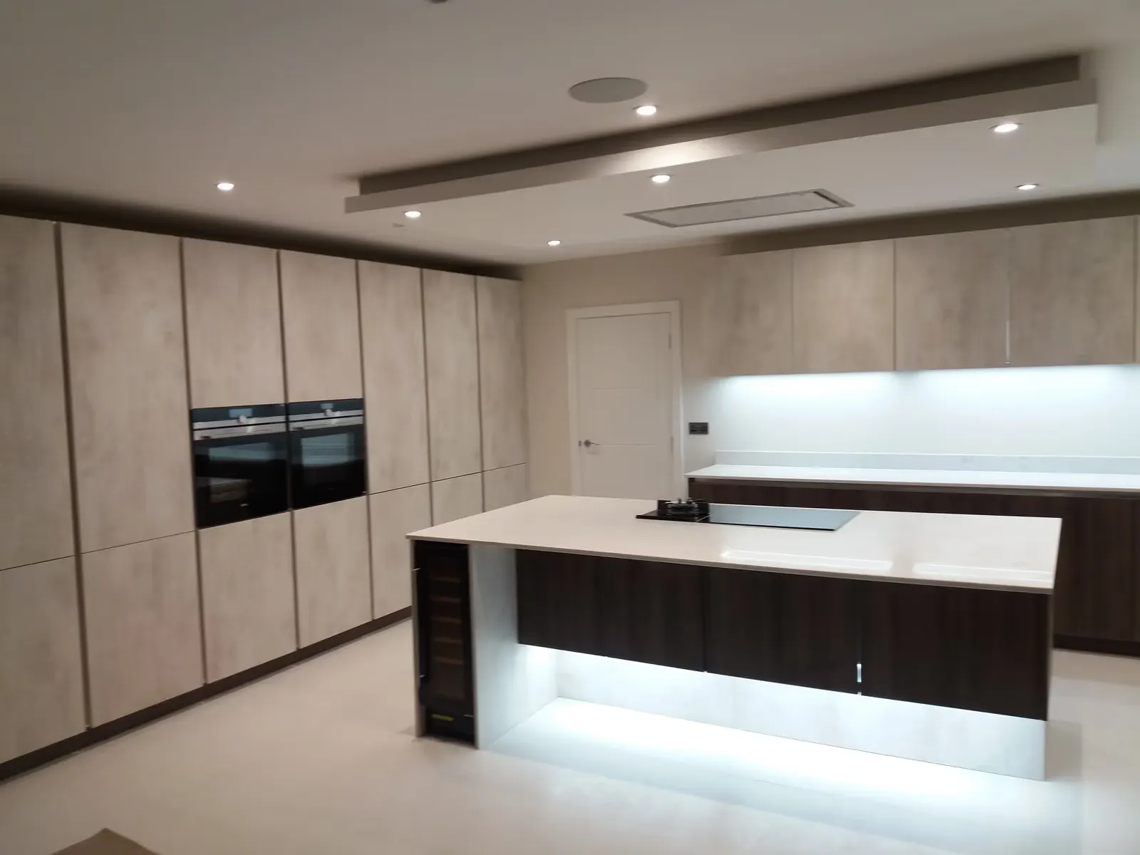 Concrete-effect handleless kitchen by BathWright